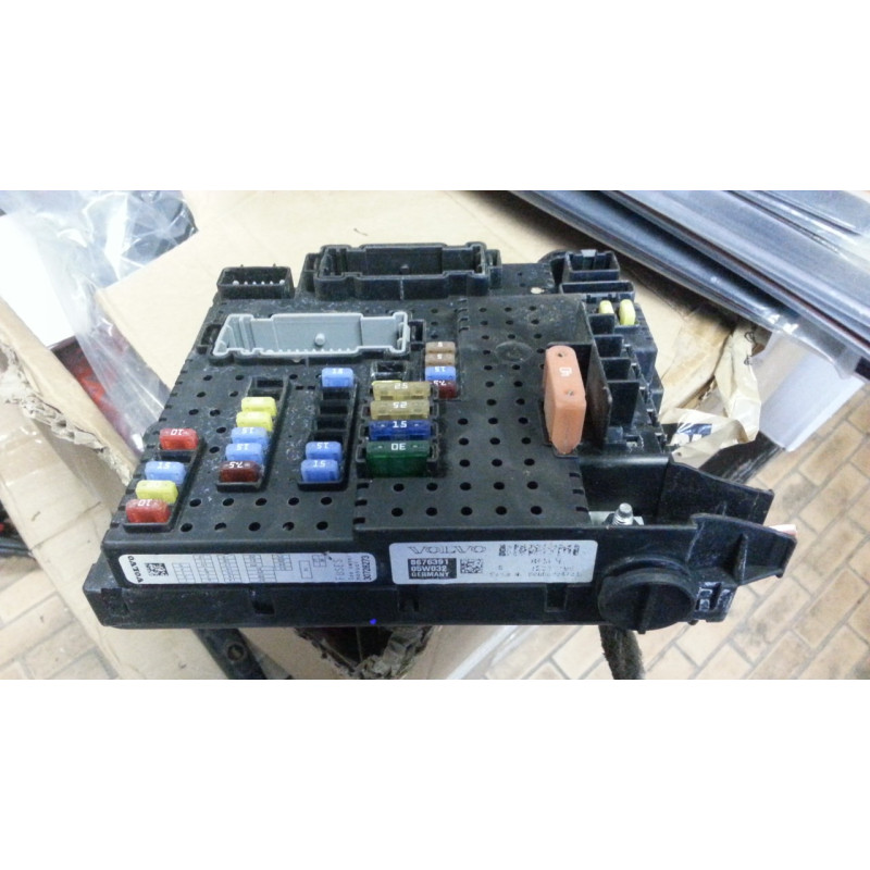 8676391 Volvo S60 Fuse Box