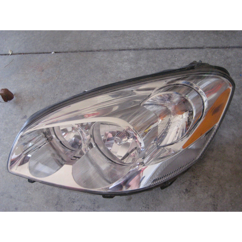 15915095 Buick Lucerne Left Headlight 2006-2011