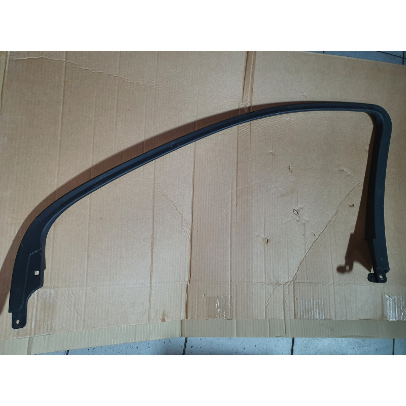 CADILLAC XT5 RIGHT FRONT DOOR Window Garnish Molding 2017-2022 GM 84075355