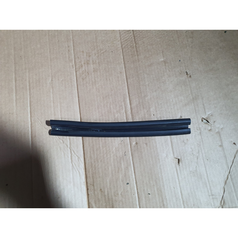 CADILLAC XT5 GMC ACADIA REAR DOOR WINDOW GLASS GUIDE CHANNEL SEAL 2017-2022 GM 23198258 23100214 23198104 23144415