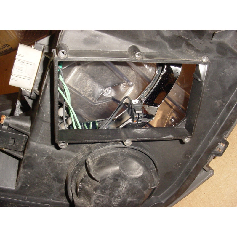 Cadillac CTS Left Xenon Headlight 2003-2007