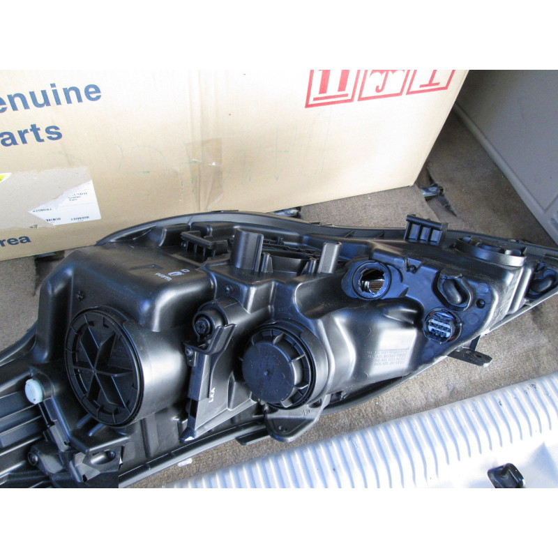 92102-3V020 Hyundai Azera Right LED Halogen Headlight 2012-2017