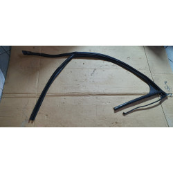 CADILLAC CT6 LEFT FRONT DOOR Window Run Weatherstrip B-PILLAR 2016-2020 GM 84150965  23354468 23389667 84055395