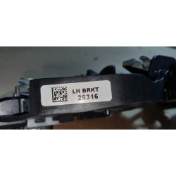 ATS CT4 CT6 CTS XT5 XT6 XTS CAMARO EQUINOX BLAZER ACADIA LEFT FRONT DOOR HANDLE BRACKET 2016-2022 GM 13509613 4608-1100
