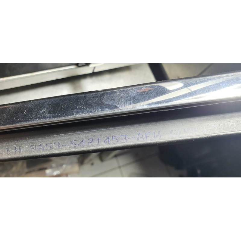 LINCOLN MKS LEFT FRONT DOOR WINDOW CHROME WEATHERSTRIP TRIM 2009-2012 8A53-5421453-AEW