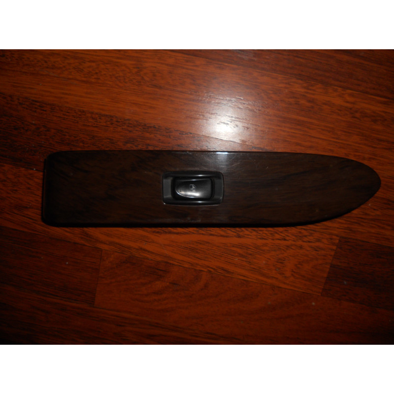 MR704190 Mitsubishi Sigma Right Front Door Switch 1997
