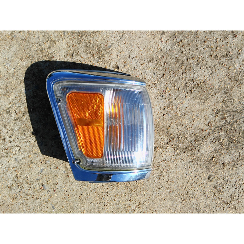 Toyota 4Runner Right Corner Turn Light Lamp 1989-1995