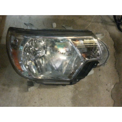 81110-04181 Toyota Tacoma Right Headlight 2012-2015
