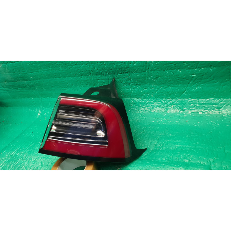 1077398-00-F Tesla Model 3 Right LED Tail Lamp 2017-2022