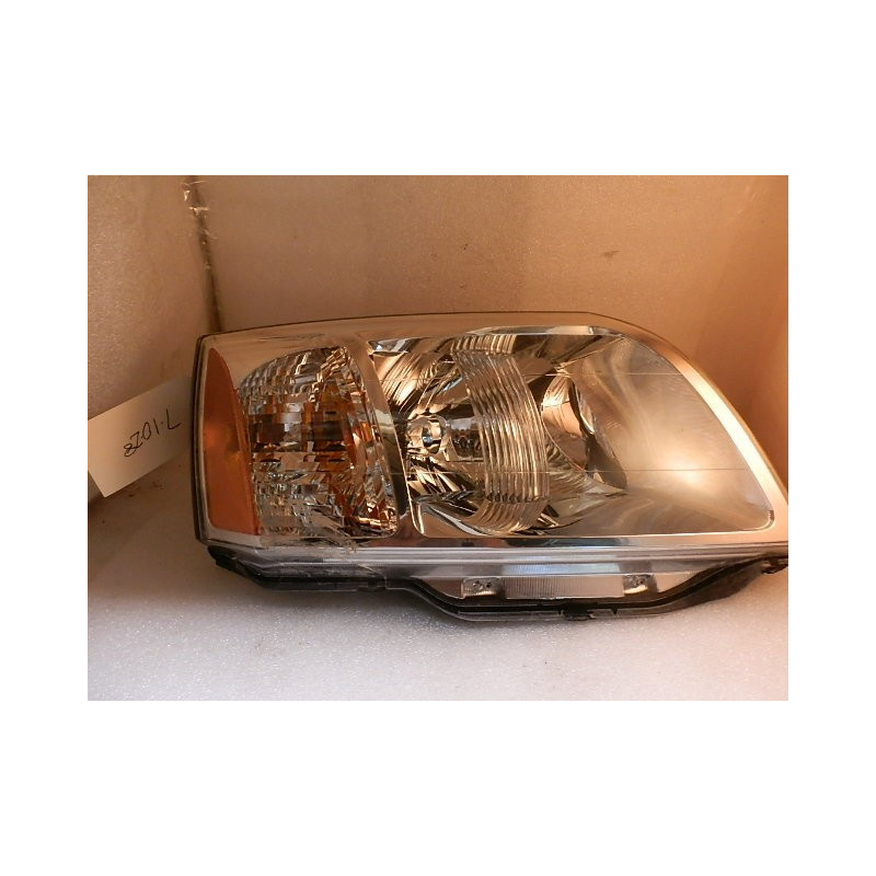 MN150664 Mitsubishi Endeavor Right Headlight 2004-2010