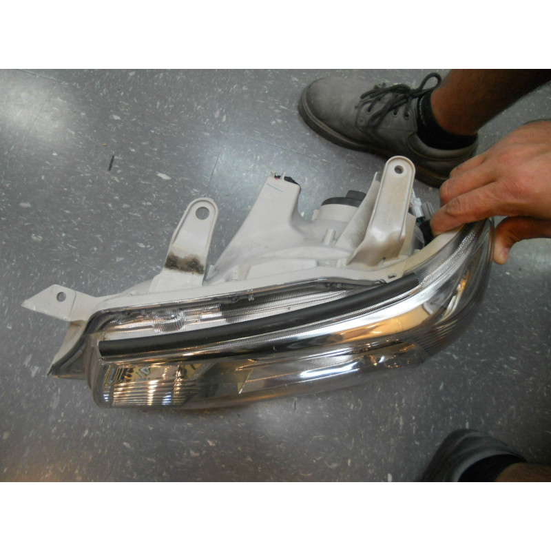 81150-04181 Toyota Tacoma Left Headlight 2012-2015
