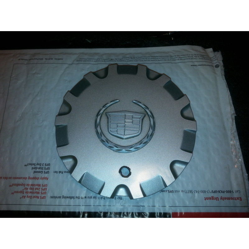 9594302 Cadillac SRX Wheel Center Cap (17") 2004-2008