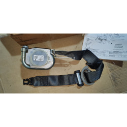 19301899 Cadillac CTS Right Front Seat Belt Retractor Pretensioner 19332261