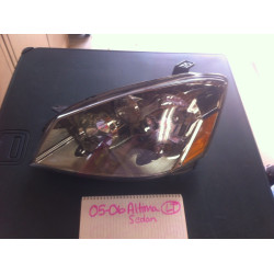26060-ZB525 Nissan Altima Left Halogen Headlight 2005-2006