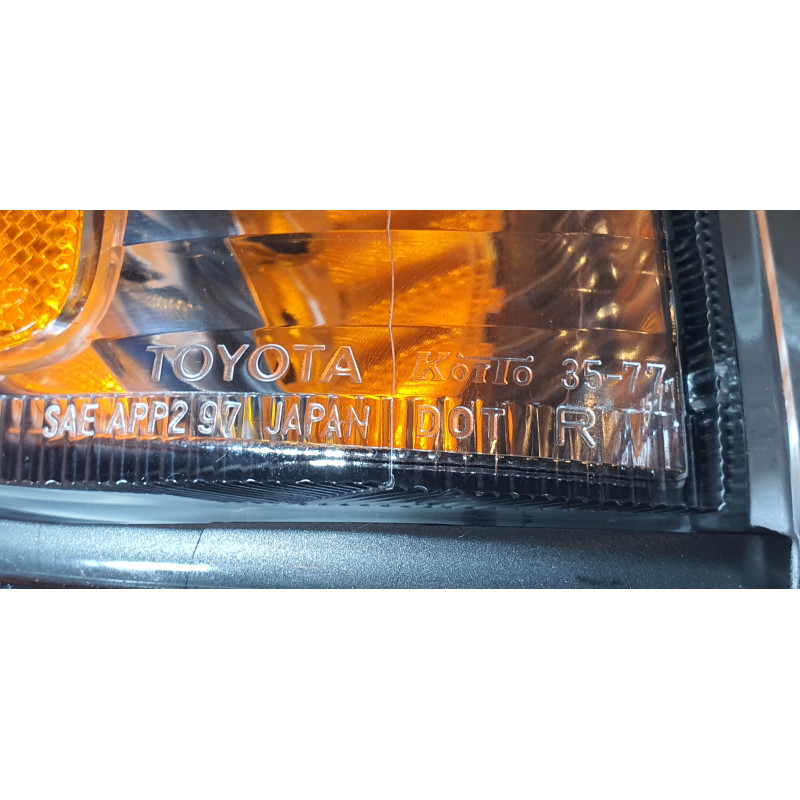 81610-35310 Toyota 4Runner Right Corner Turn Signal Lamp 1999-2002