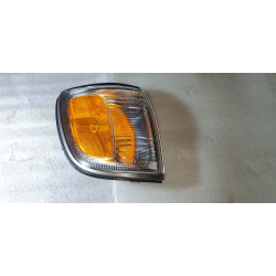 81610-35310 Toyota 4Runner Right Corner Turn Signal Lamp 1999-2002