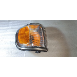 81610-35310 Toyota 4Runner Right Corner Turn Signal Lamp 1999-2002
